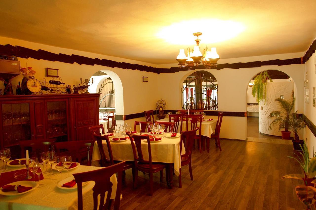 Hotel Casa Octavian Suczawica Zewnętrze zdjęcie