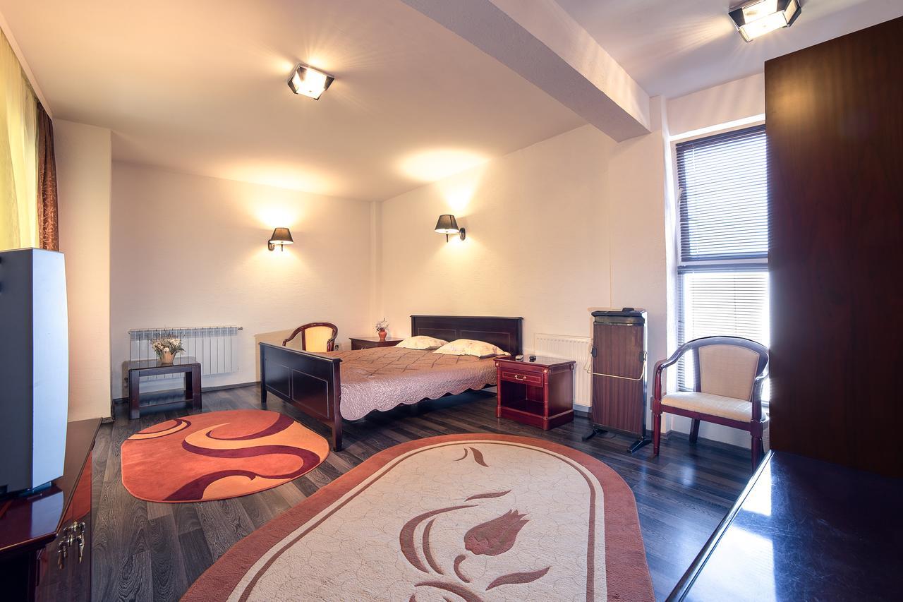 Hotel Casa Octavian Suczawica Zewnętrze zdjęcie